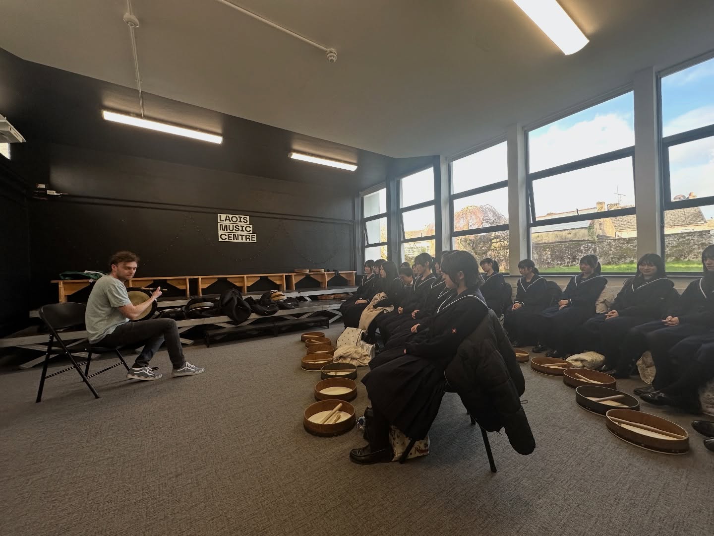 Bodhrán-Workshop für internationale Musikgruppen in Irland
